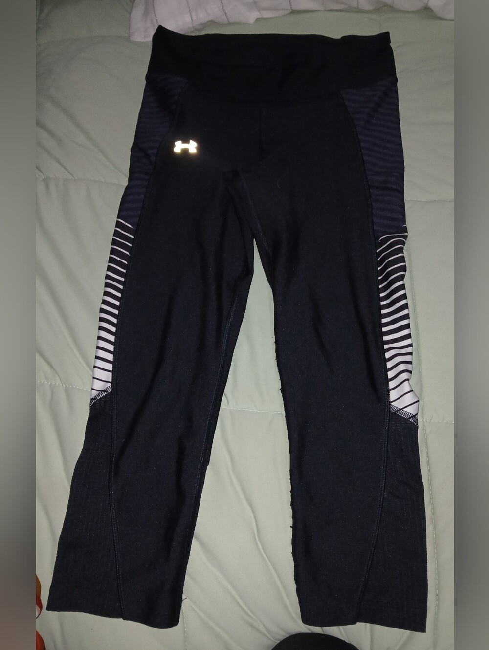 Under Armour Black Capri Leggings Size Small